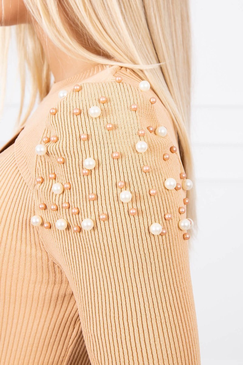  Sweter cienki z perełkami na ramionach beżowy